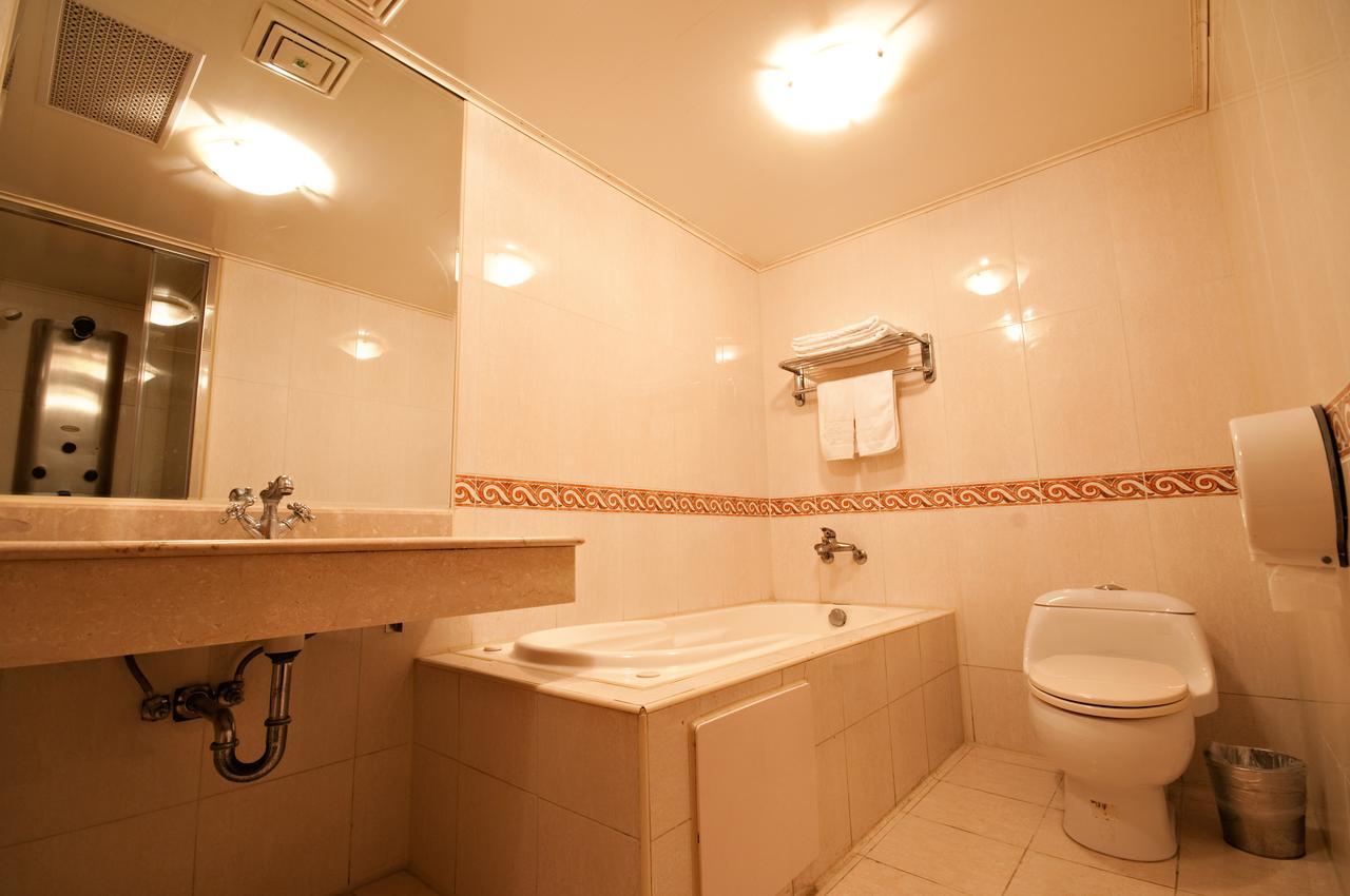 Beverly Commercial Motel Luzhu Екстер'єр фото